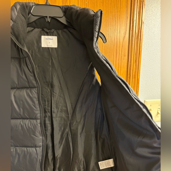 Old Navy Medium Black Puffy Vest - Picture 3 of 11